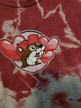 💥 $10 Or 💥 5 For $25 💥 Red Tie-Dye Buc'ees Graphic Tee with Heart Design